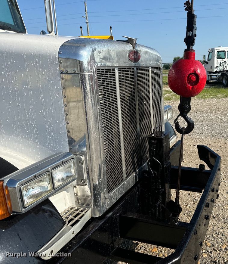 image for item OF9781 2005 Peterbilt 357 crane truck