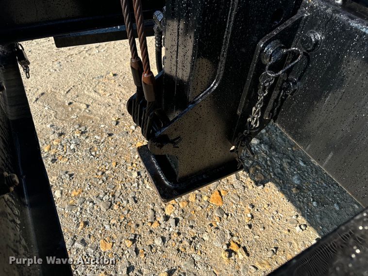 image for item OF9781 2005 Peterbilt 357 crane truck