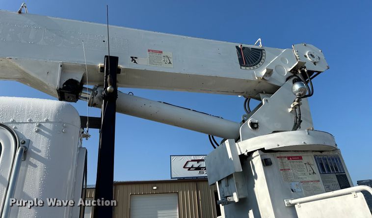 image for item OF9781 2005 Peterbilt 357 crane truck