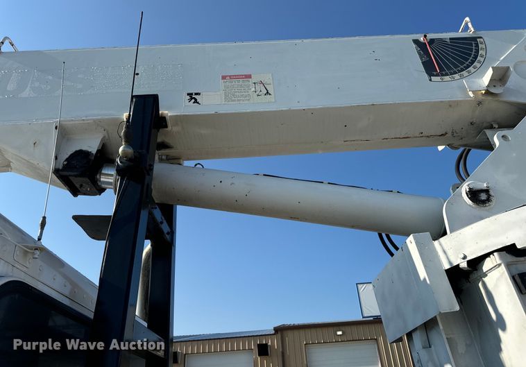 image for item OF9781 2005 Peterbilt 357 crane truck