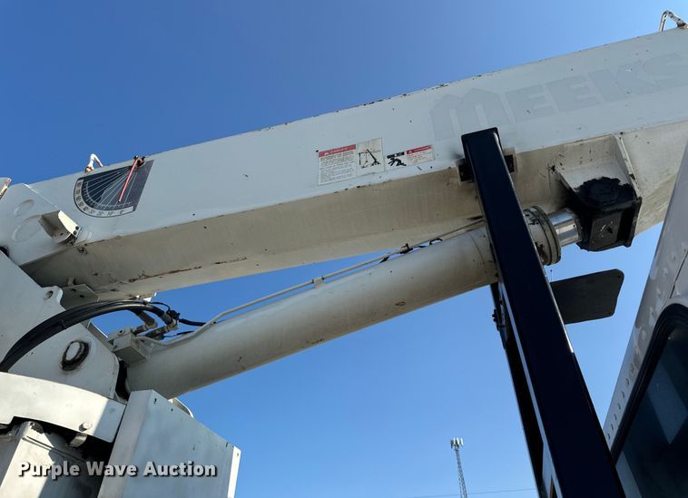 image for item OF9781 2005 Peterbilt 357 crane truck