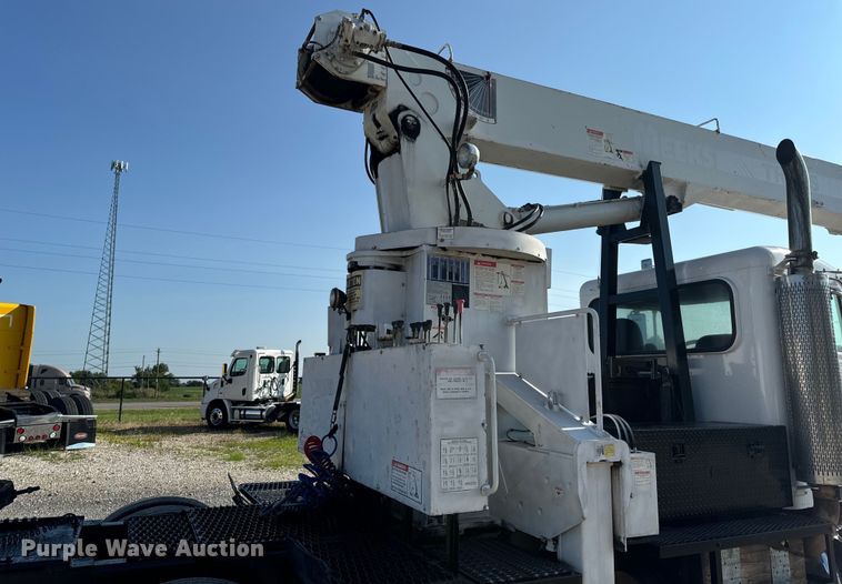 image for item OF9781 2005 Peterbilt 357 crane truck