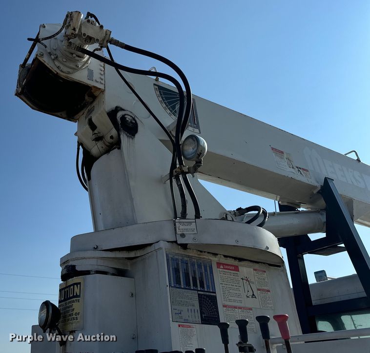 image for item OF9781 2005 Peterbilt 357 crane truck