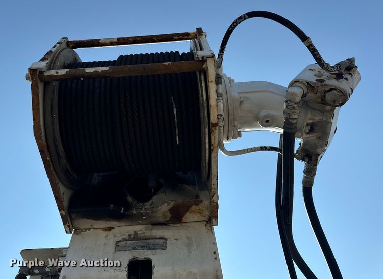 image for item OF9781 2005 Peterbilt 357 crane truck