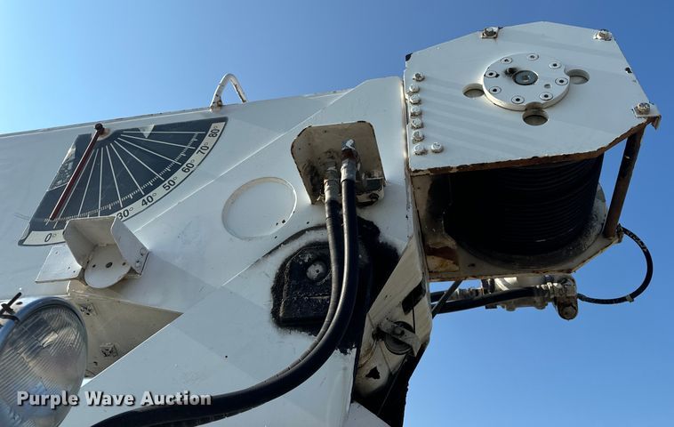 image for item OF9781 2005 Peterbilt 357 crane truck