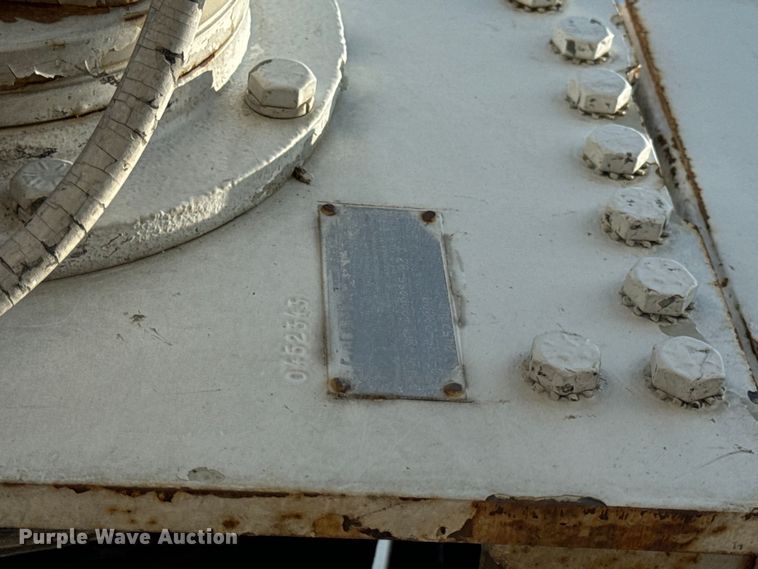 image for item OF9781 2005 Peterbilt 357 crane truck