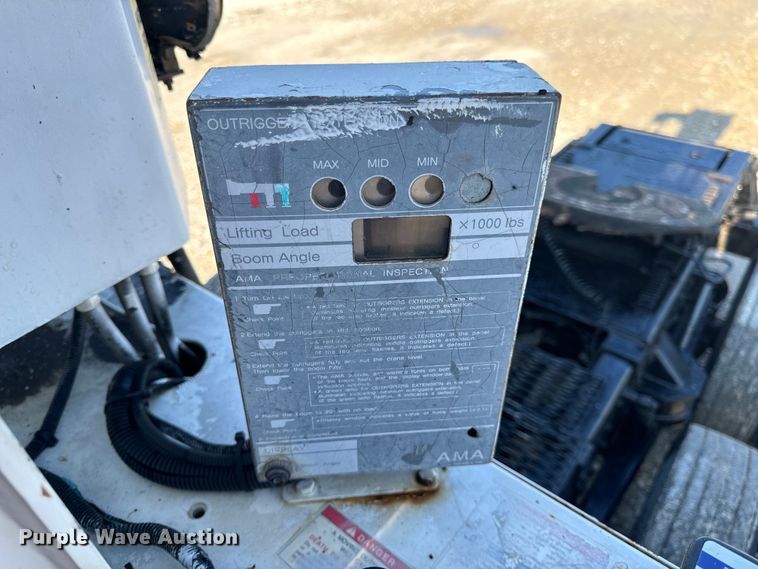 image for item OF9781 2005 Peterbilt 357 crane truck