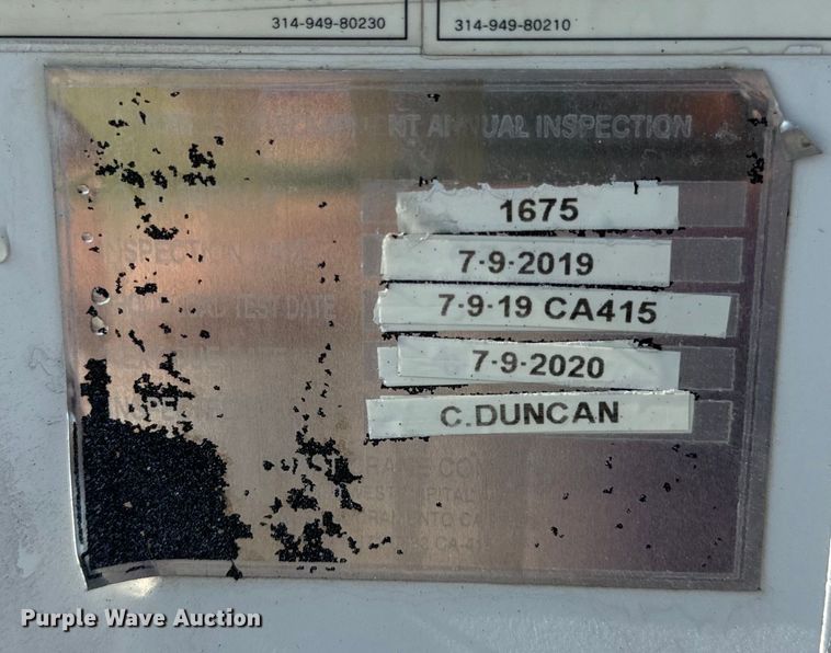 image for item OF9781 2005 Peterbilt 357 crane truck