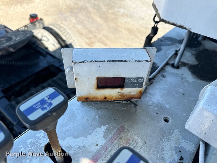 image for item OF9781 2005 Peterbilt 357 crane truck