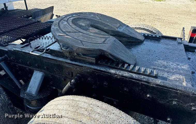 image for item OF9781 2005 Peterbilt 357 crane truck