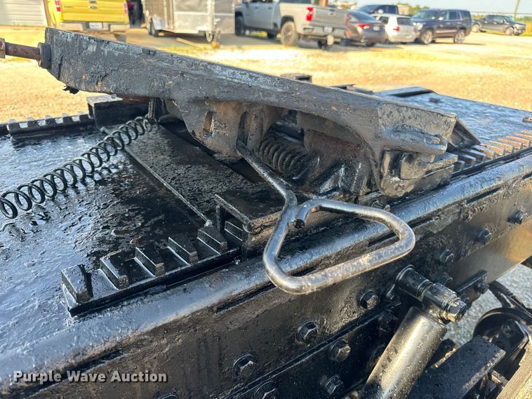 image for item OF9781 2005 Peterbilt 357 crane truck