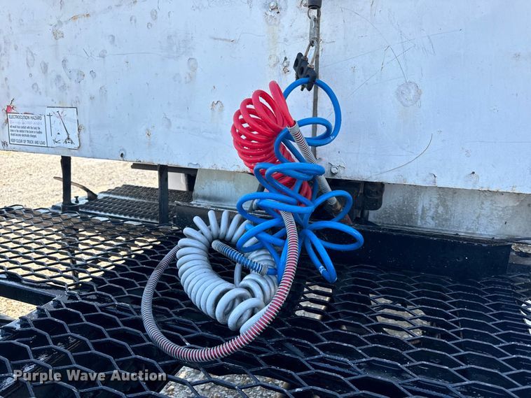 image for item OF9781 2005 Peterbilt 357 crane truck