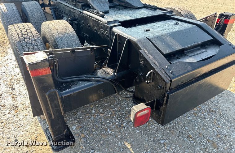 image for item OF9781 2005 Peterbilt 357 crane truck