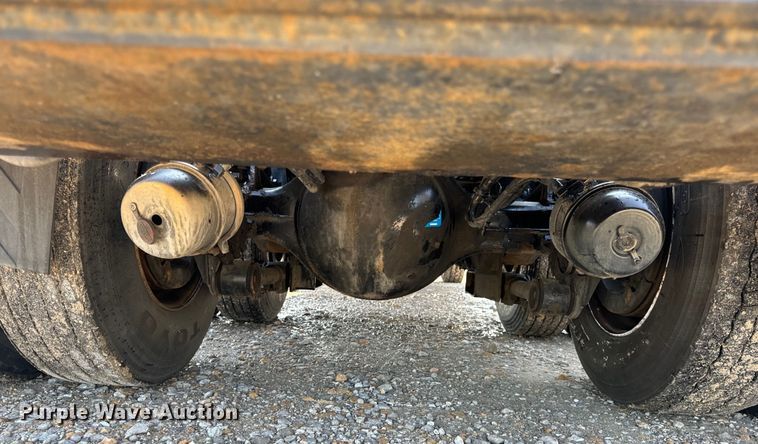 image for item OF9781 2005 Peterbilt 357 crane truck