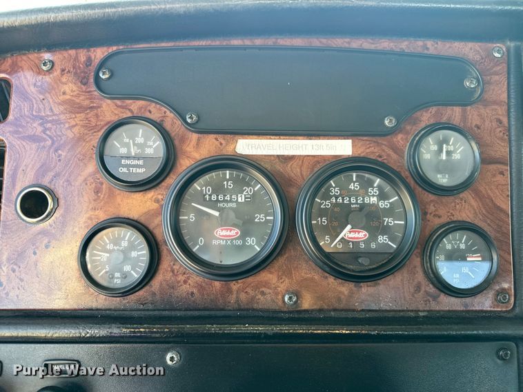 image for item OF9781 2005 Peterbilt 357 crane truck