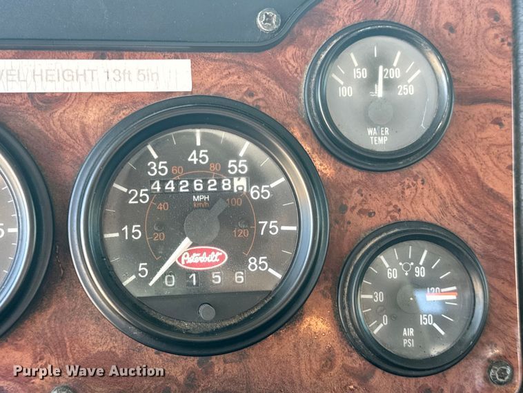 image for item OF9781 2005 Peterbilt 357 crane truck