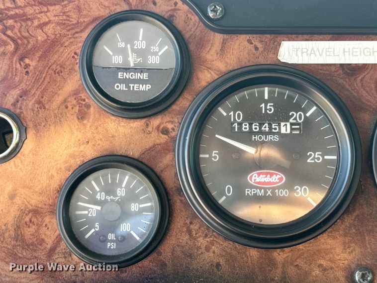 image for item OF9781 2005 Peterbilt 357 crane truck