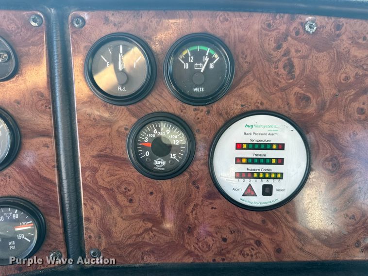 image for item OF9781 2005 Peterbilt 357 crane truck