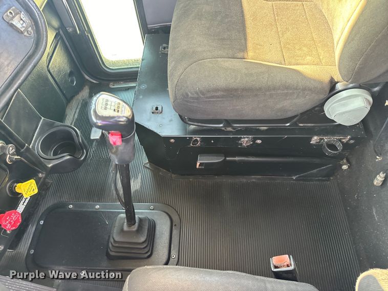 image for item OF9781 2005 Peterbilt 357 crane truck