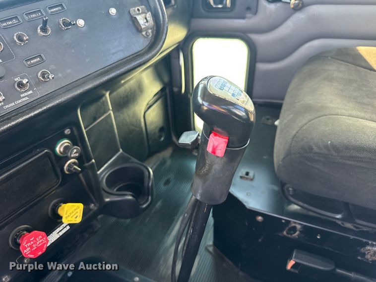 image for item OF9781 2005 Peterbilt 357 crane truck