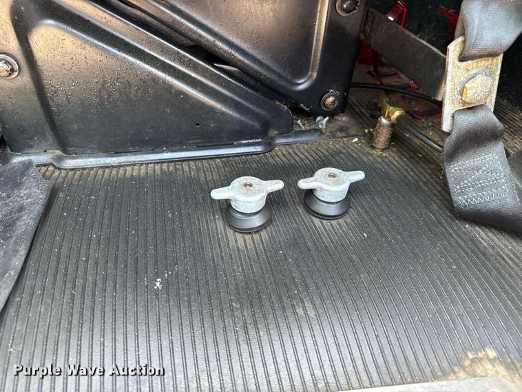 image for item OF9781 2005 Peterbilt 357 crane truck