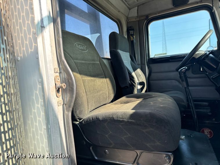 image for item OF9781 2005 Peterbilt 357 crane truck