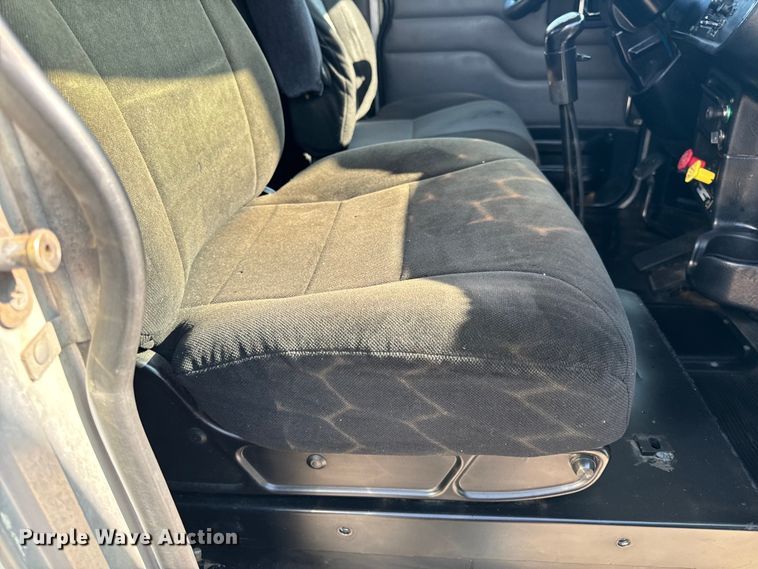 image for item OF9781 2005 Peterbilt 357 crane truck