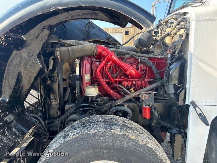 image for item OF9781 2005 Peterbilt 357 crane truck