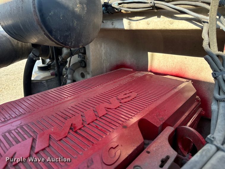 image for item OF9781 2005 Peterbilt 357 crane truck