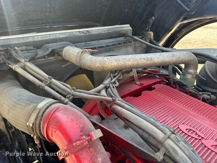 image for item OF9781 2005 Peterbilt 357 crane truck