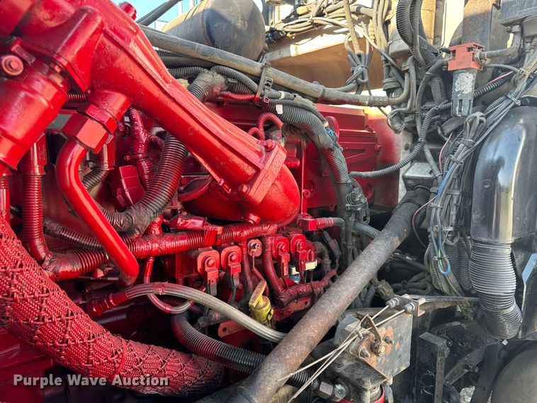 image for item OF9781 2005 Peterbilt 357 crane truck