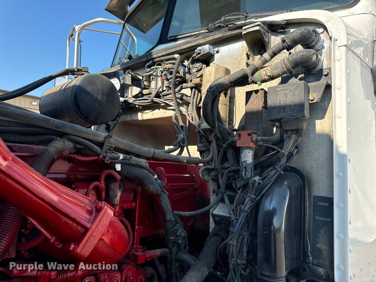 image for item OF9781 2005 Peterbilt 357 crane truck