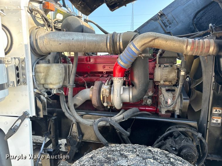 image for item OF9781 2005 Peterbilt 357 crane truck