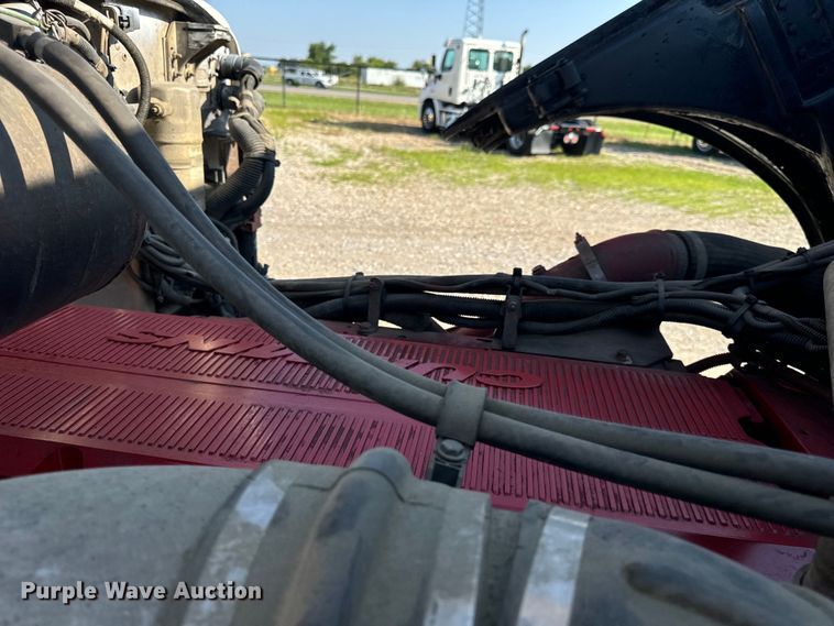 image for item OF9781 2005 Peterbilt 357 crane truck