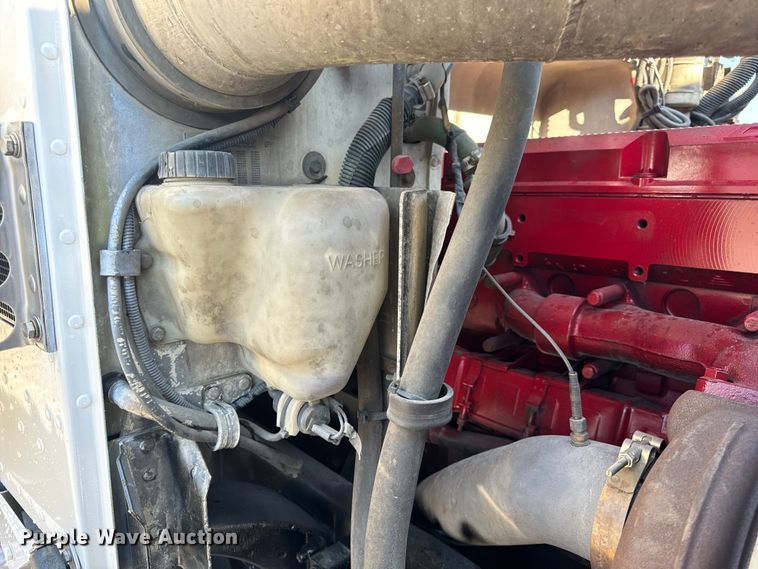 image for item OF9781 2005 Peterbilt 357 crane truck