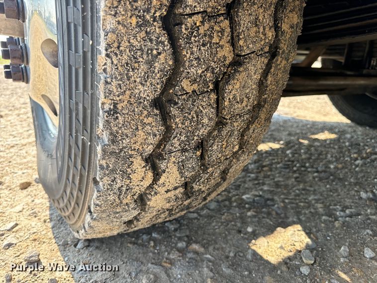 image for item OF9781 2005 Peterbilt 357 crane truck