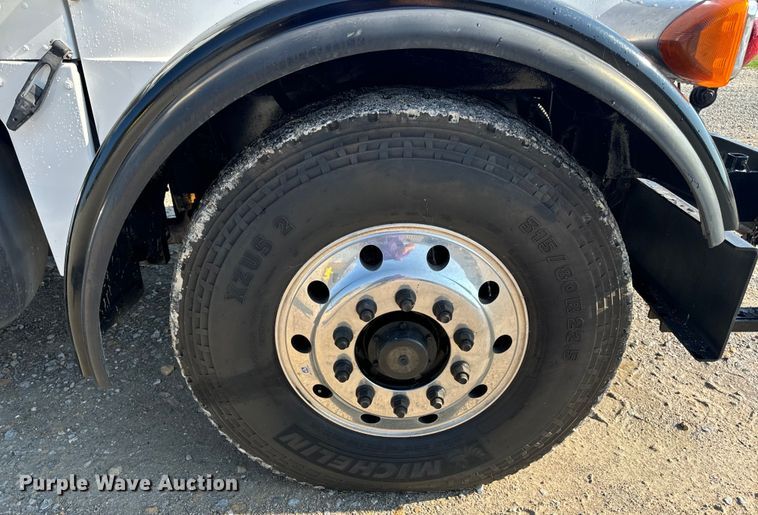 image for item OF9781 2005 Peterbilt 357 crane truck