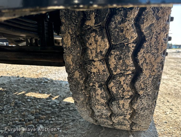 image for item OF9781 2005 Peterbilt 357 crane truck