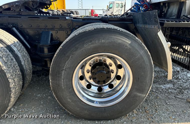 image for item OF9781 2005 Peterbilt 357 crane truck