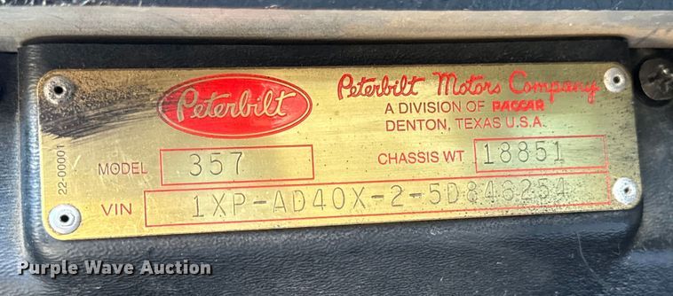 image for item OF9781 2005 Peterbilt 357 crane truck