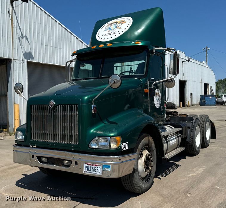 image for item OG9567 2003 International  9200i semi truck