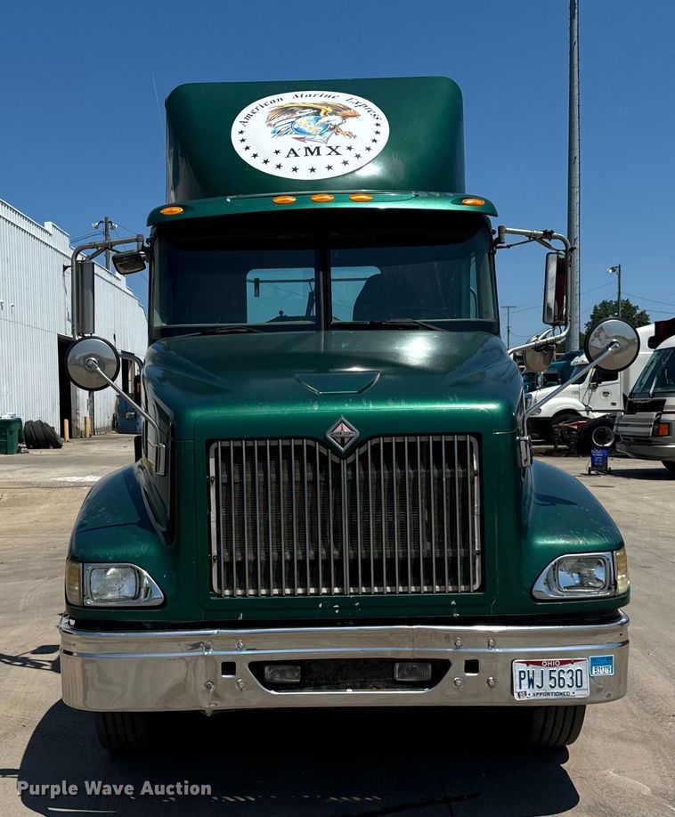 image for item OG9567 2003 International  9200i semi truck