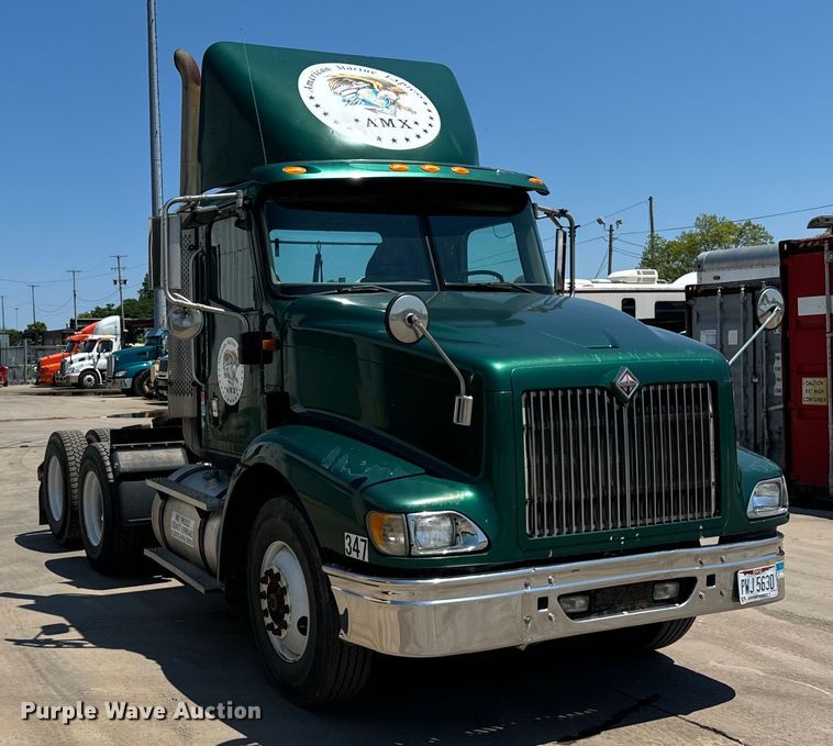 image for item OG9567 2003 International  9200i semi truck