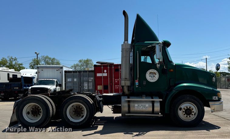 image for item OG9567 2003 International  9200i semi truck