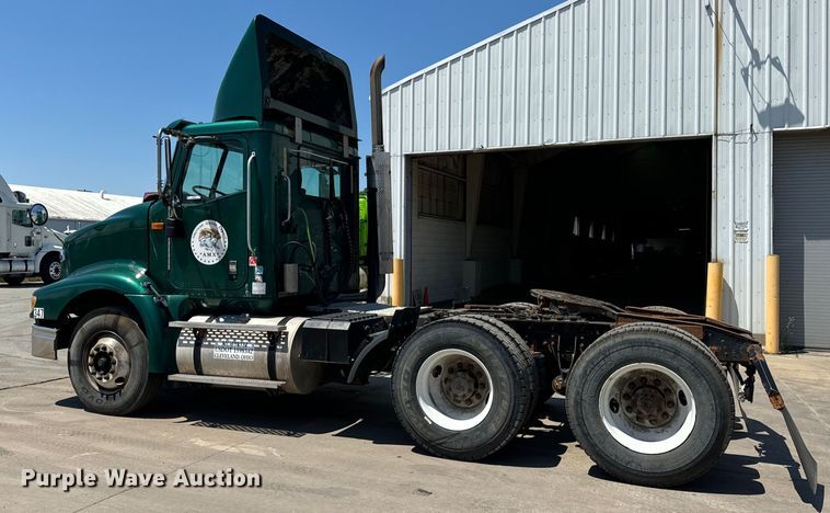 image for item OG9567 2003 International  9200i semi truck