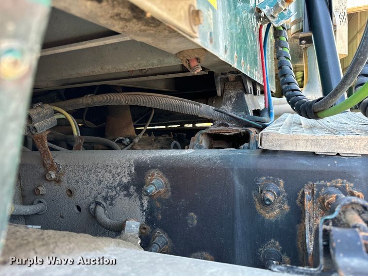 image for item OG9567 2003 International  9200i semi truck