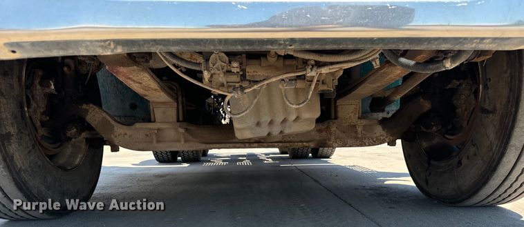 image for item OG9567 2003 International  9200i semi truck