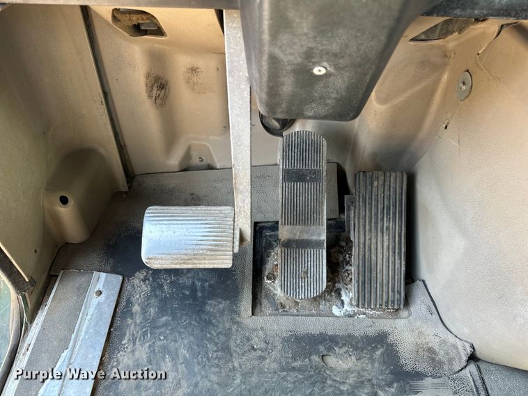 image for item OG9567 2003 International  9200i semi truck