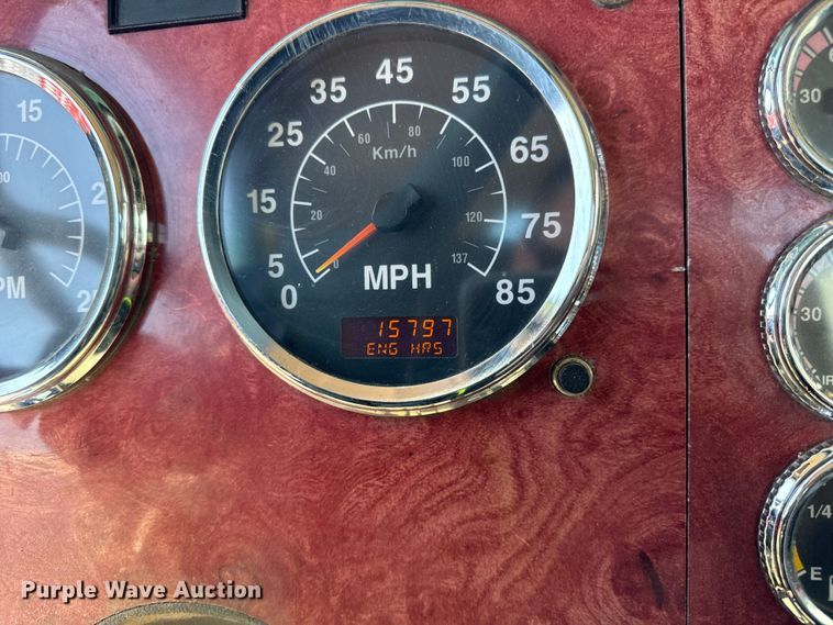 image for item OG9567 2003 International  9200i semi truck