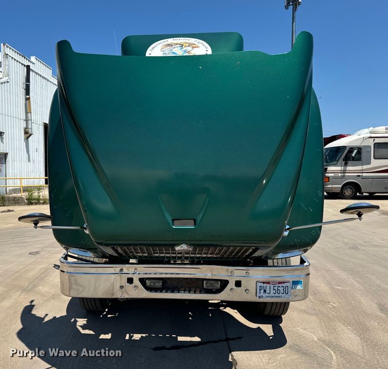 image for item OG9567 2003 International  9200i semi truck